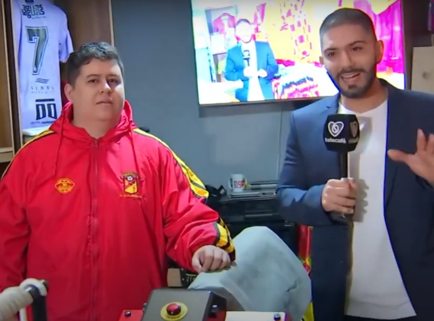 🔴🟡 Pasión por el matecaña | Kevin Gallego, hincha fiel del Deportivo Pereira, colecciona más de 700 camisetas del equipo de sus amores.