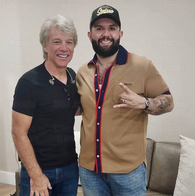 La banda estadounidense Bon Jovi sorprendió a sus seguidores al presentar el dueto que hizo con el cantante mexicano Carin León