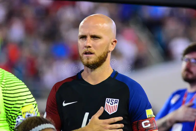 EN LA MLS, el legendario ex mediocampista estadounidense Michael Bradley ha sido anunciado oficialmente como el nuevo entrenador principal del New York Red Bulls.